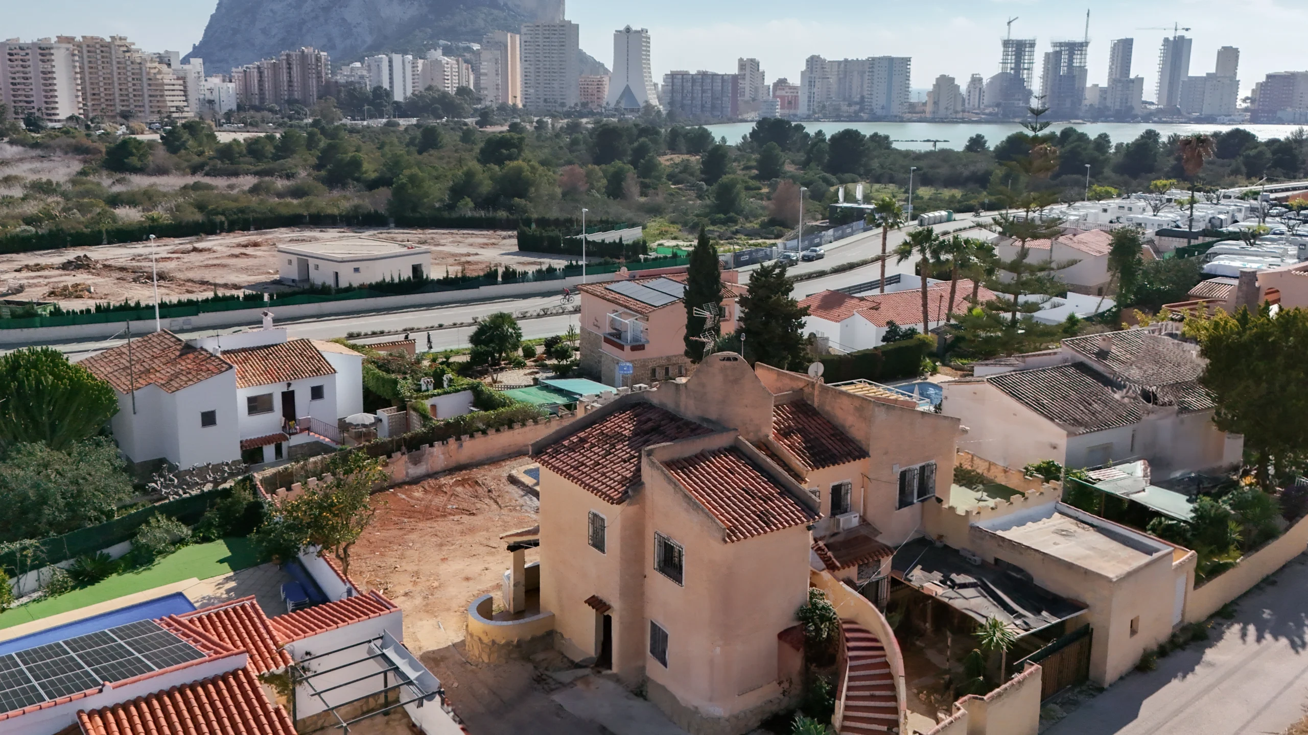 Villa for Renovation in a Prime Calpe Location Near the Beach. - wider aerial view of Los Almendros area