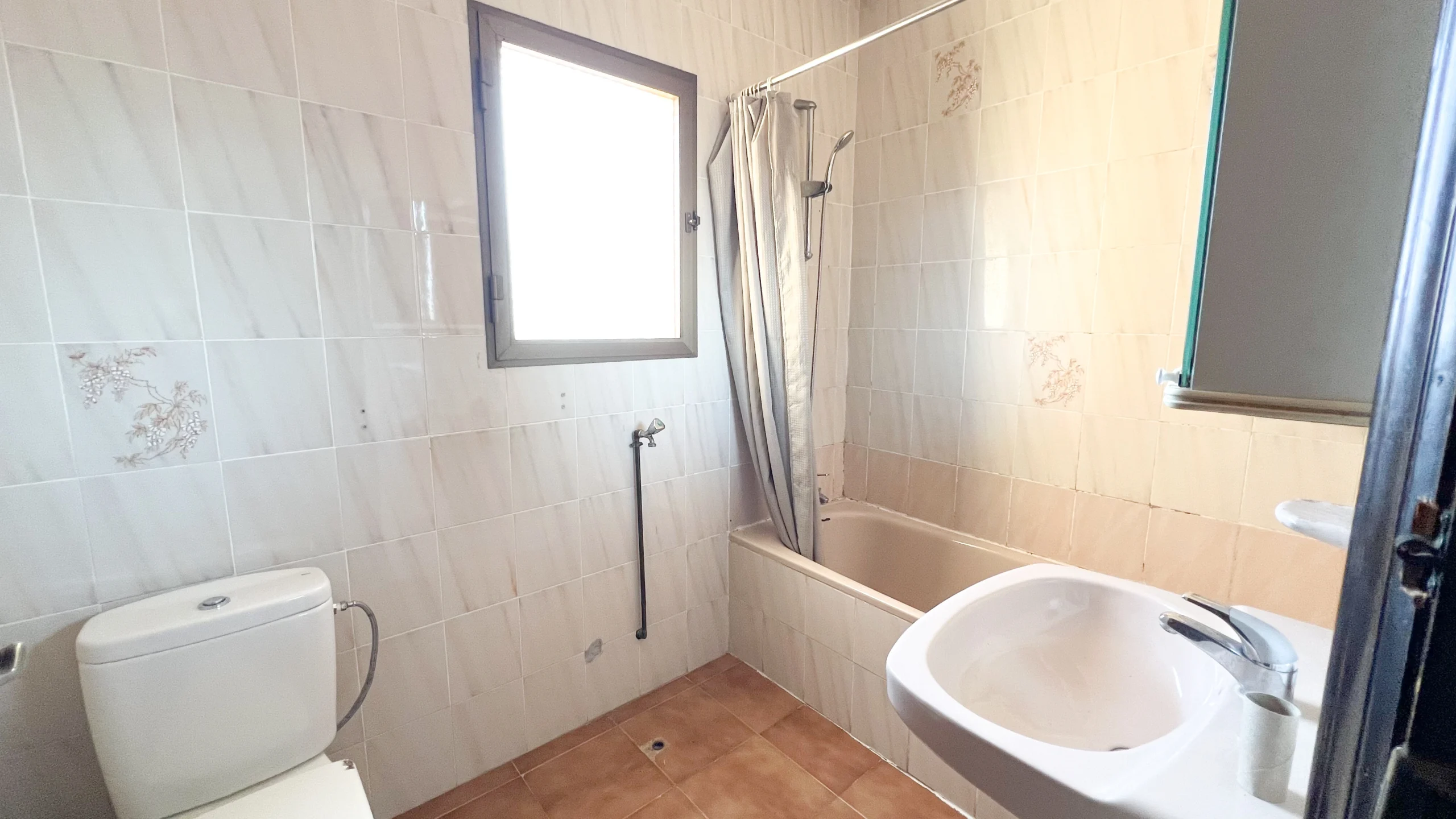 Villa for Renovation in a Prime Calpe Location Near the Beach. - street view towards the property