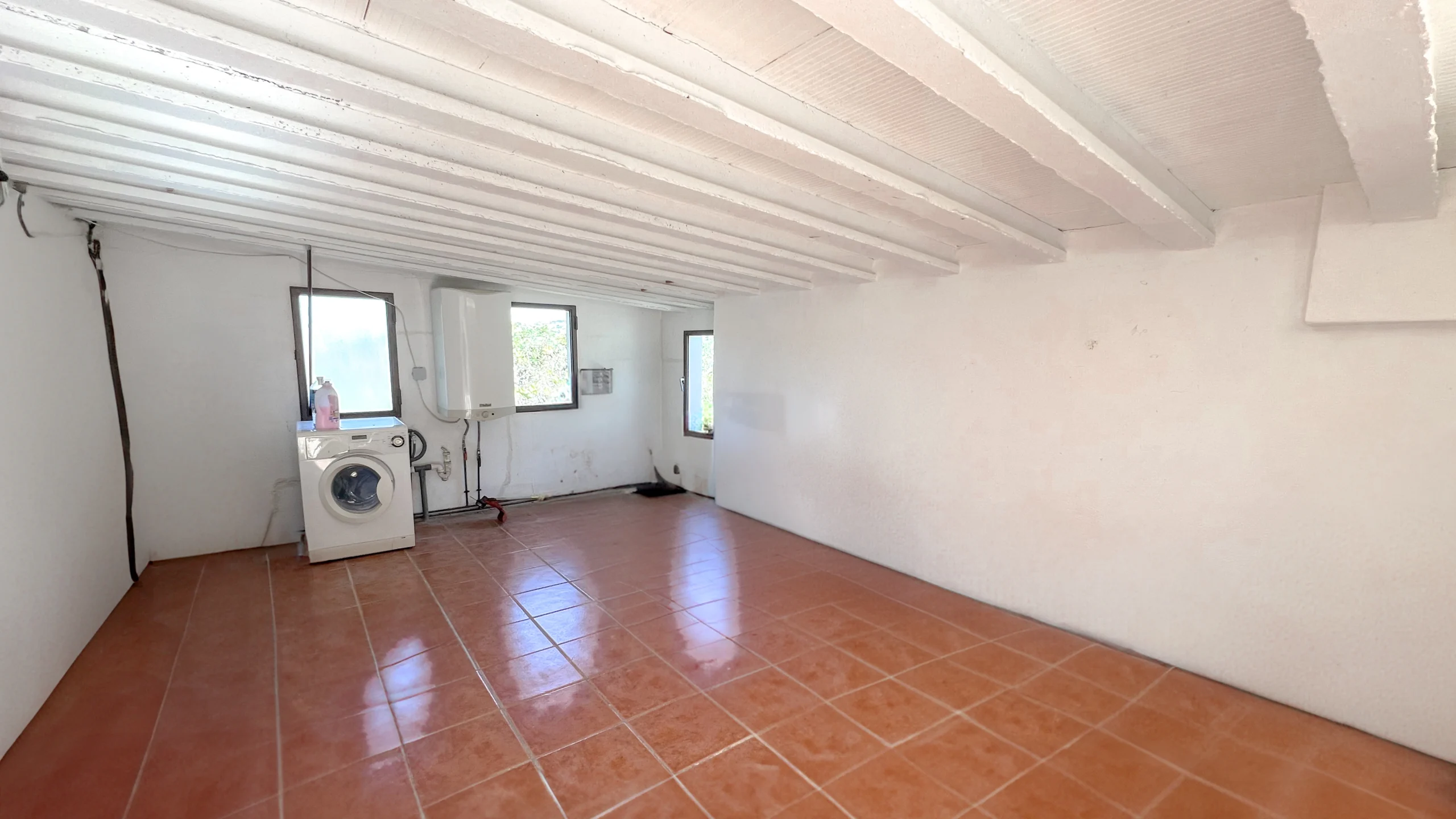 Basement room with laundry area in Benissa country house