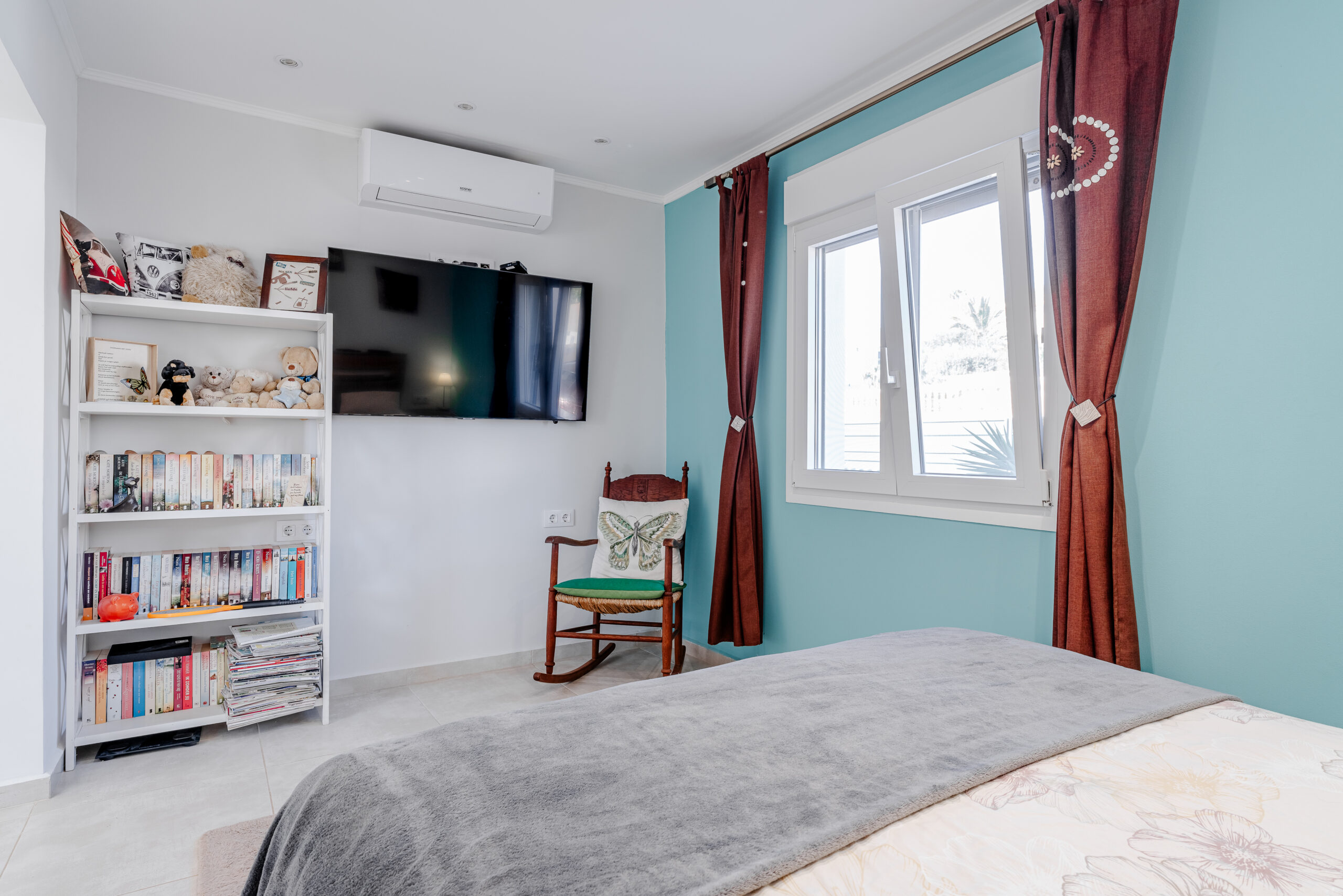 Bedroom with built-in TV unit and bookshelf in a renovated sea-view villa in Calpe