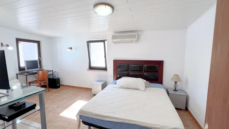 Bedroom with double bed and air conditioning in Benissa guest house