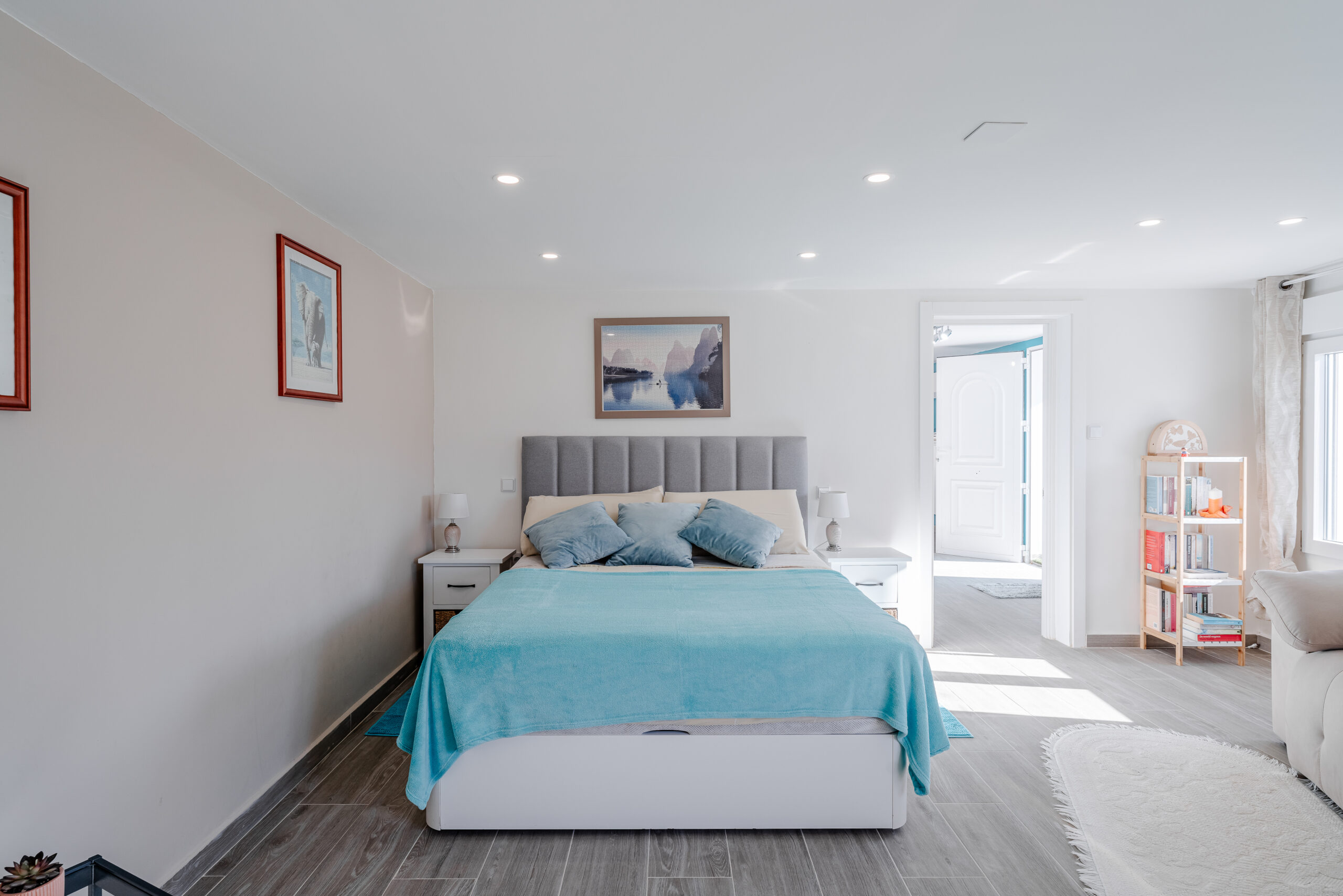 Bright double bedroom in independent guest apartment of a Mediterranean villa in Calpe