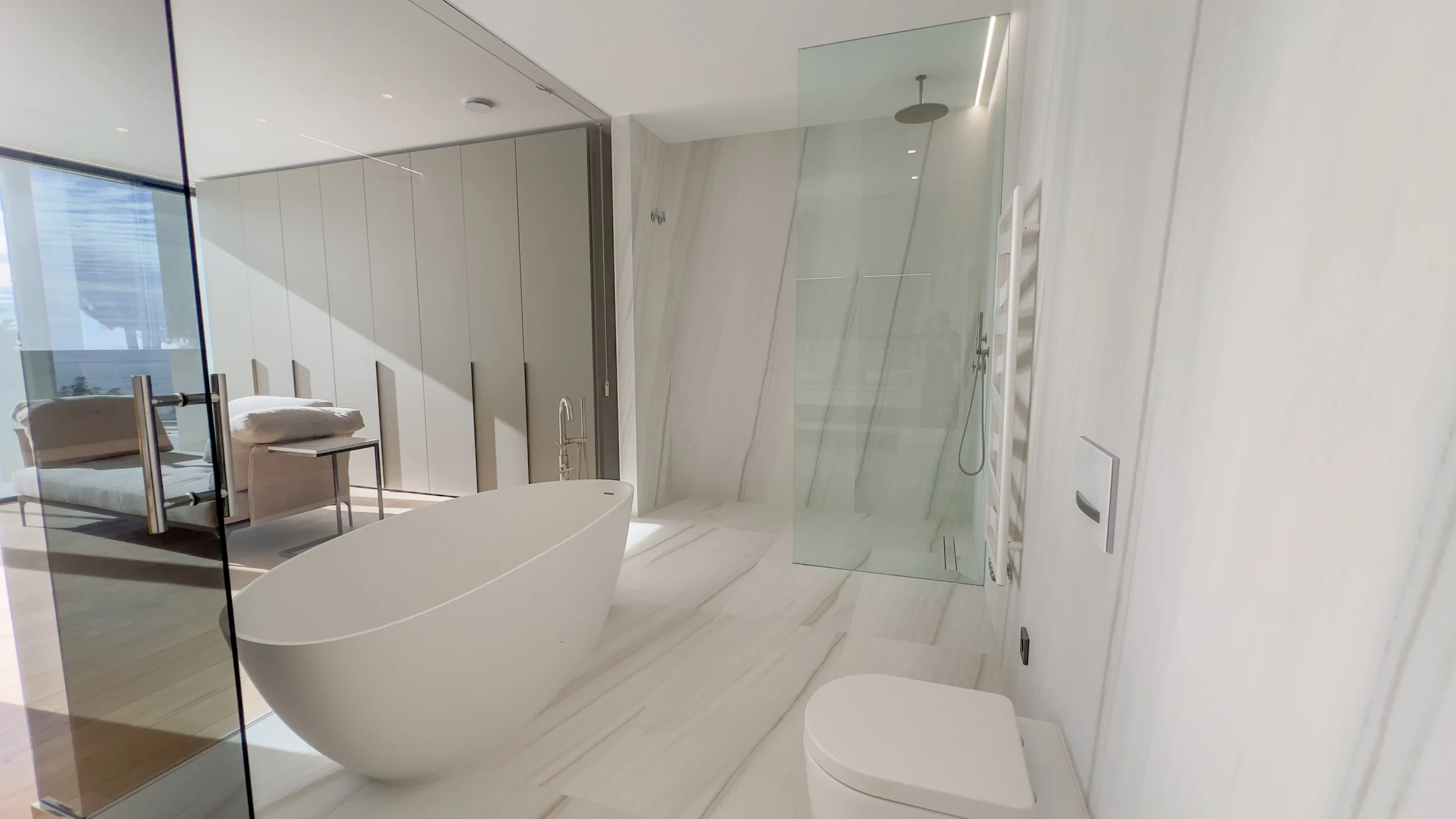 Contemporary bathroom with freestanding bathtub and glass shower in Altea