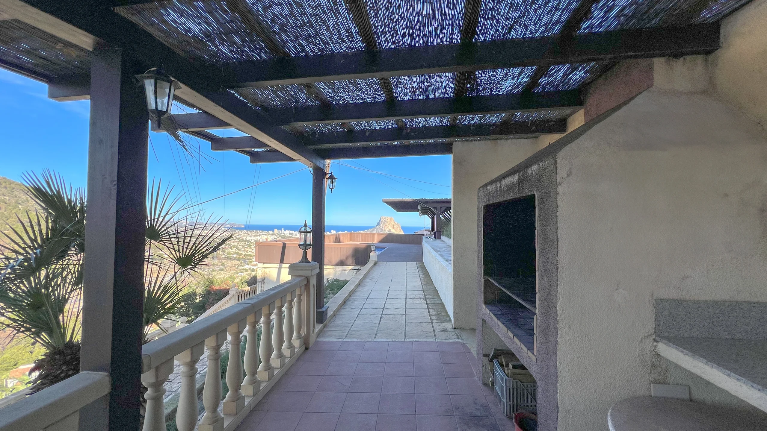 Covered BBQ terrace with sea views at Maryvilla villa in Calpe