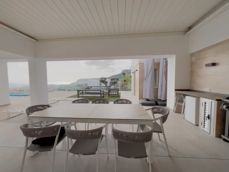 Covered outdoor dining area overlooking the pool and Calpe skyline
