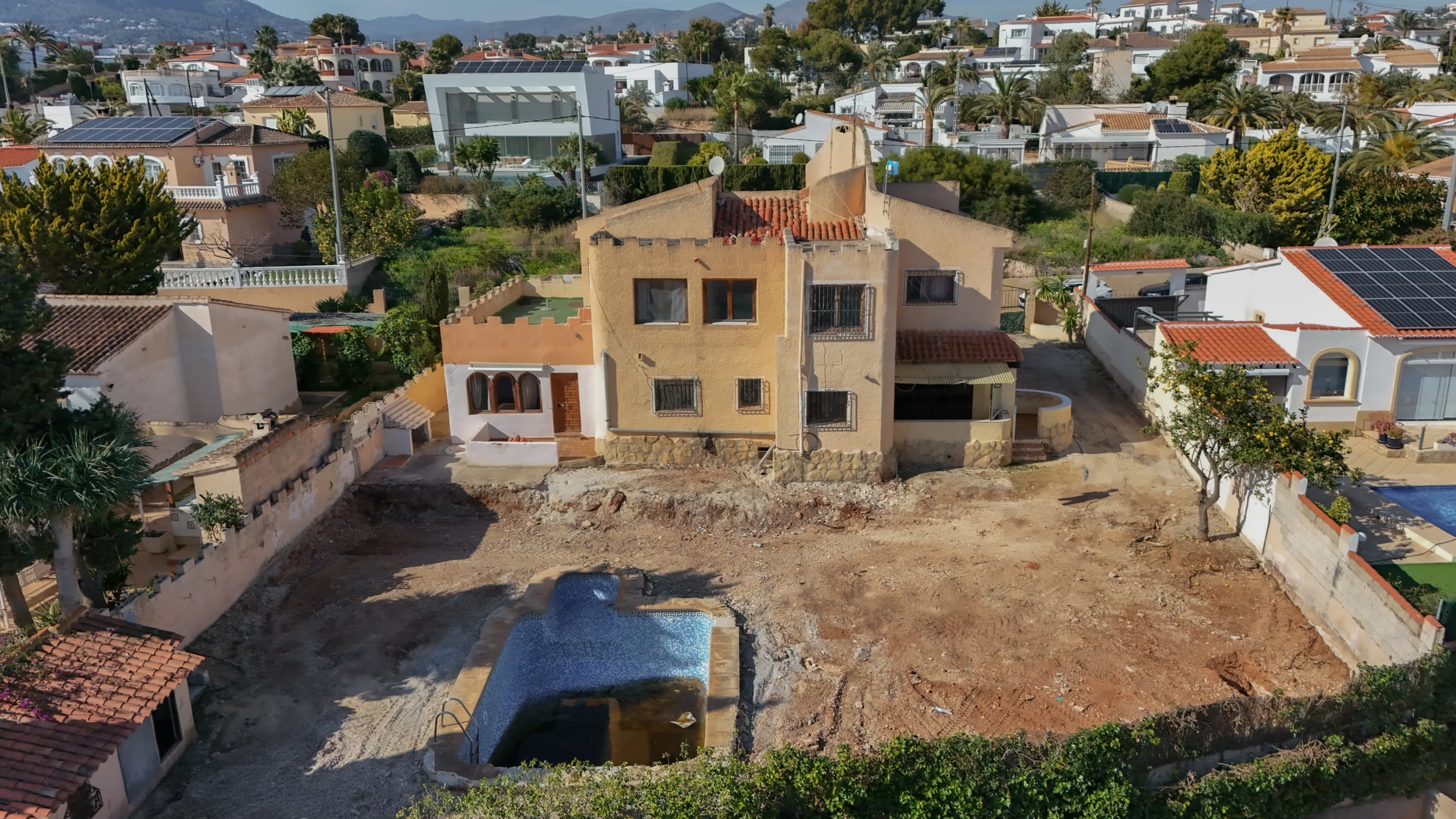 Front view of a renovation villa in Calpe with large plot and pool area