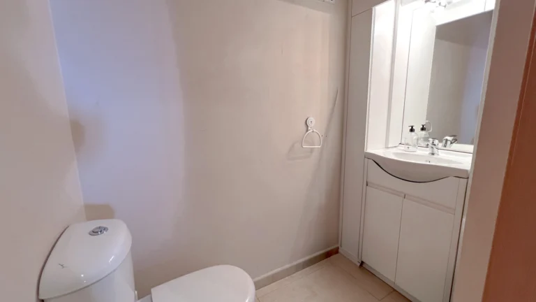 Guest bathroom with vanity unit in Maryvilla Calpe villa