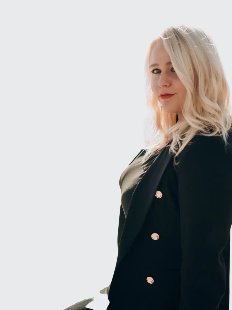 Sina — Independent real estate agent guiding clients on the Costa Blanca