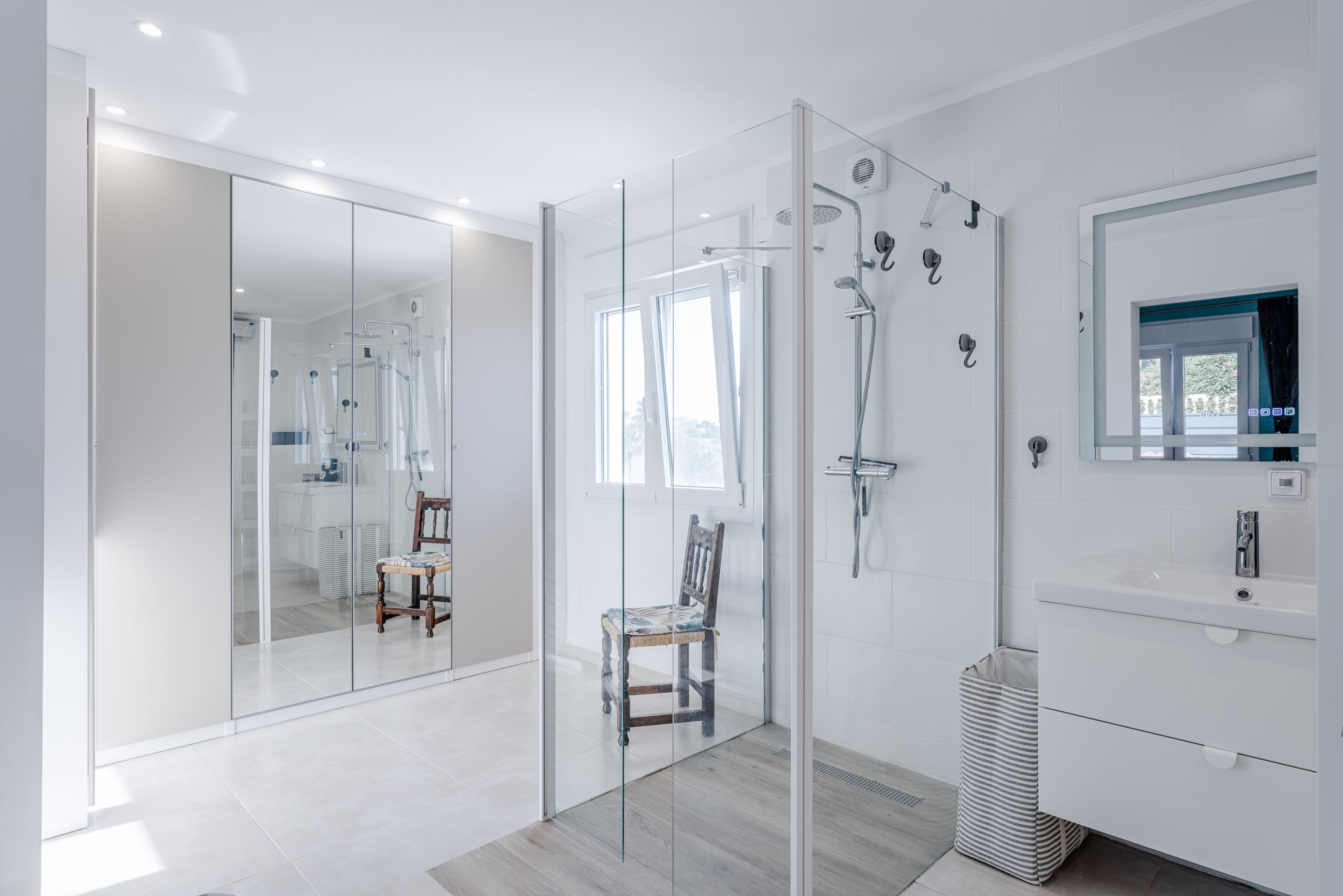 Large en-suite bathroom with glass walk-in shower and mirrored wardrobes in a Calpe villa