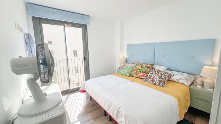 Hauptschlafzimmer mit Terrassenzugang im Penthouse IseaCalpe