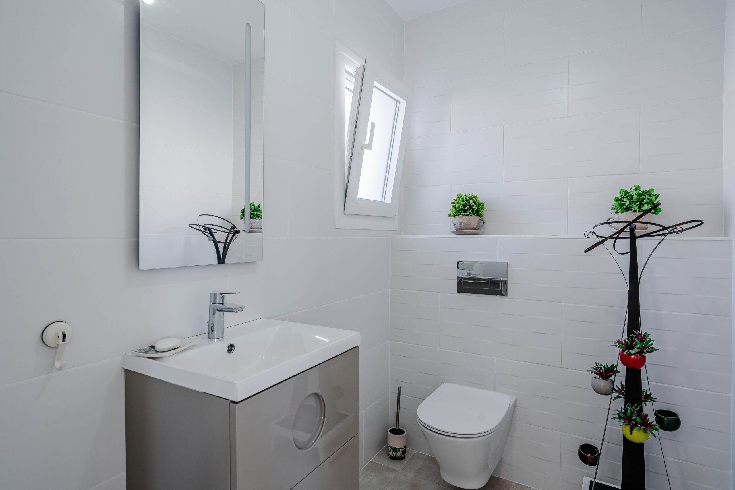 Modern bathroom with vanity and wall-mounted toilet in a renovated villa in Calpe