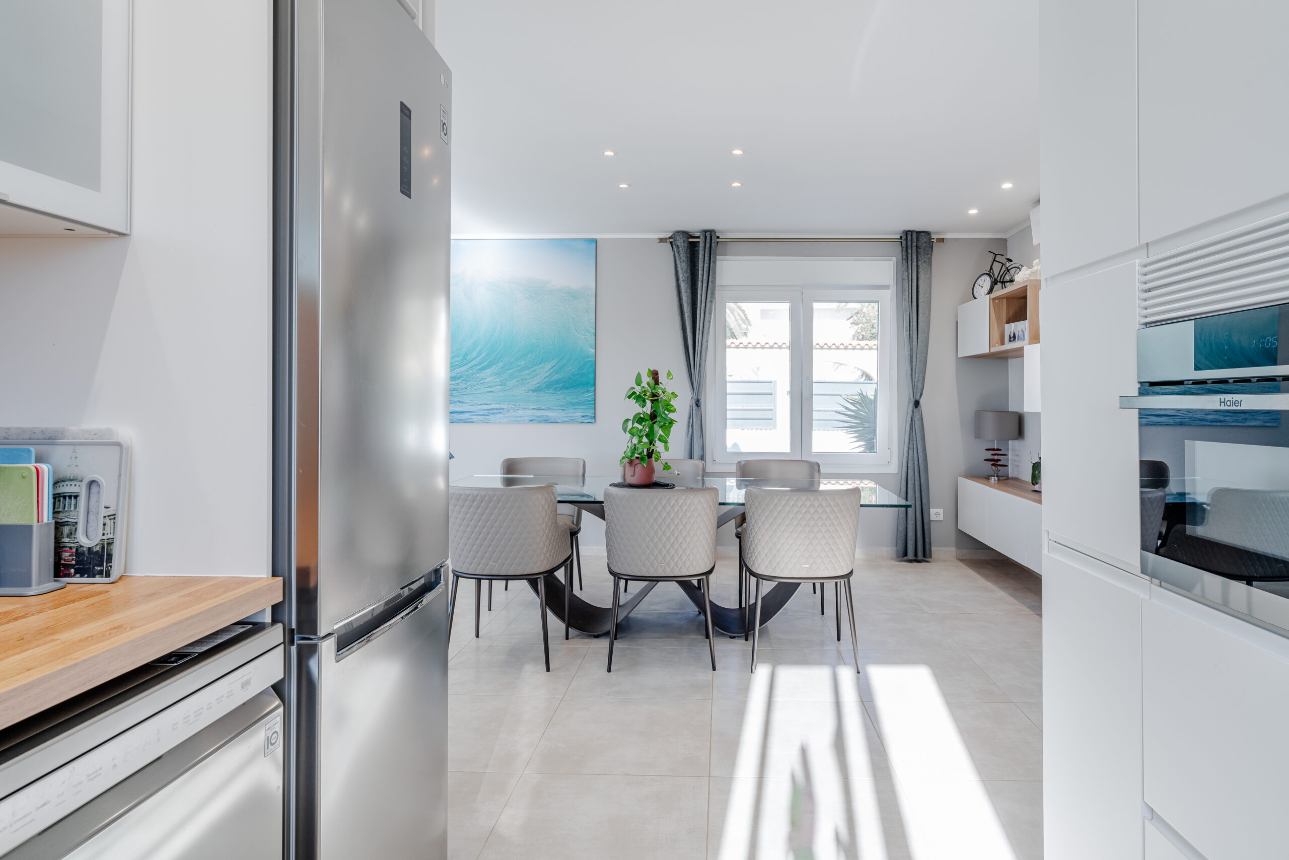 Open-plan kitchen connecting to dining area in a modern sea-view villa in Calpe