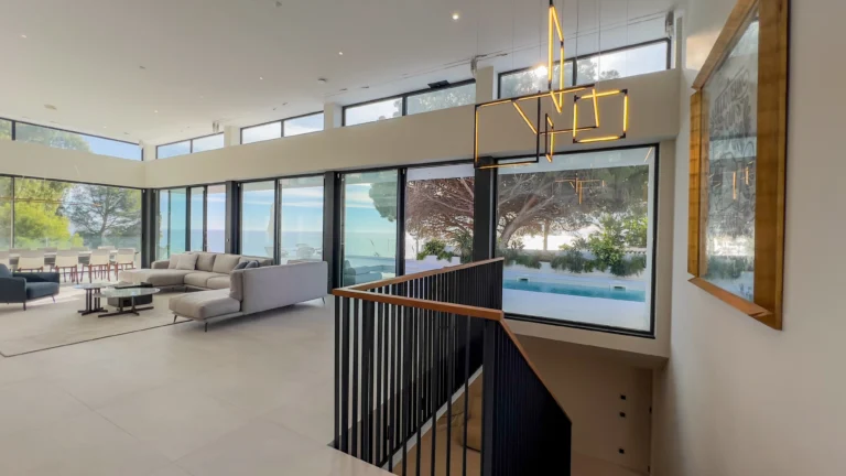 Open-plan living area with panoramic sea views in first-line villa Altea