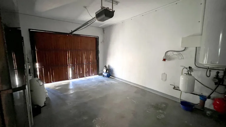 Private garage with electric door in a countryside finca in Benissa