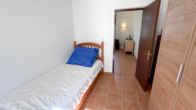 Small single bedroom with wooden bed in Benissa rural home