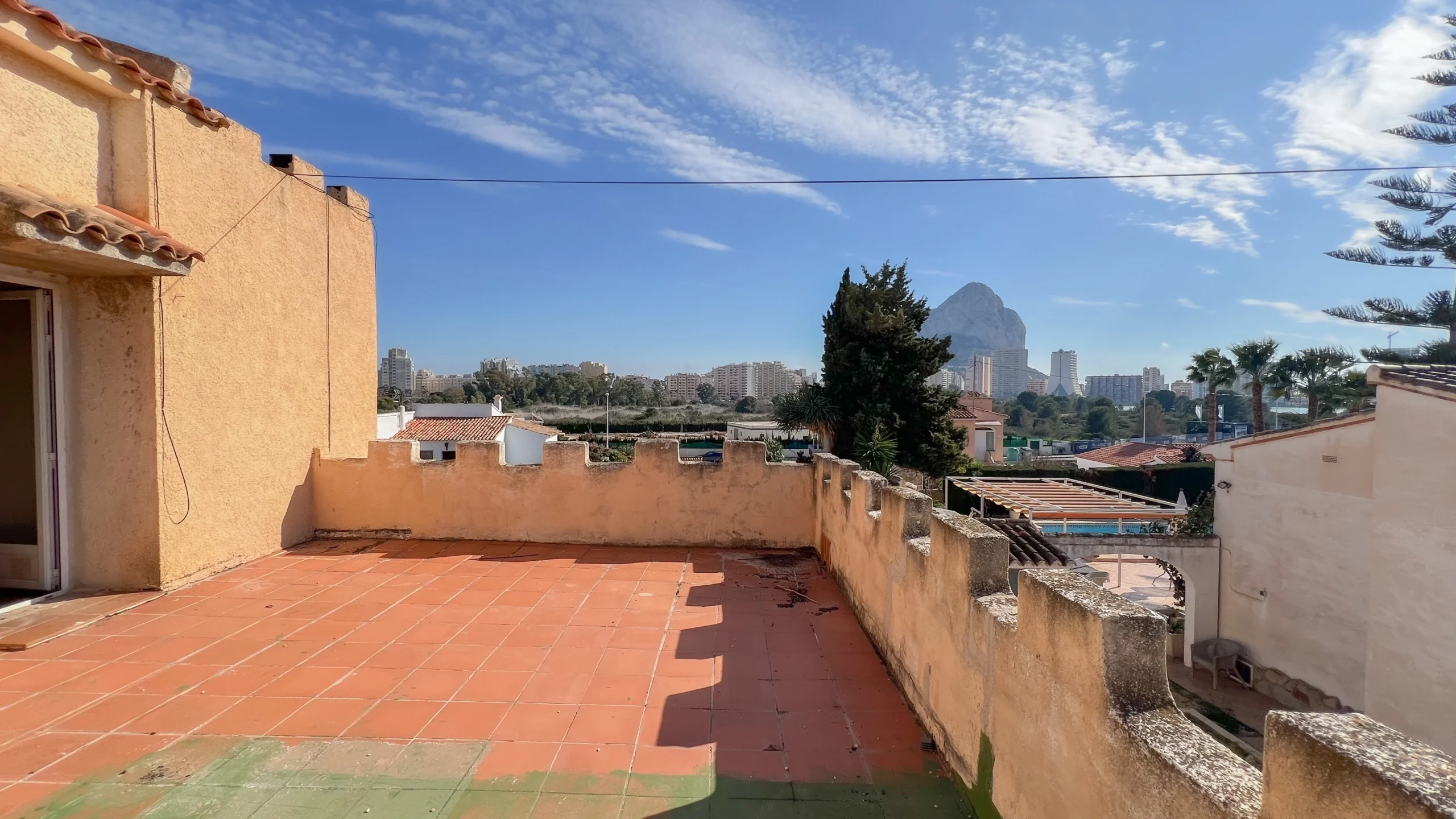 Spacious rooftop terrace with sea views and Penyal d’Ifac in Calpe