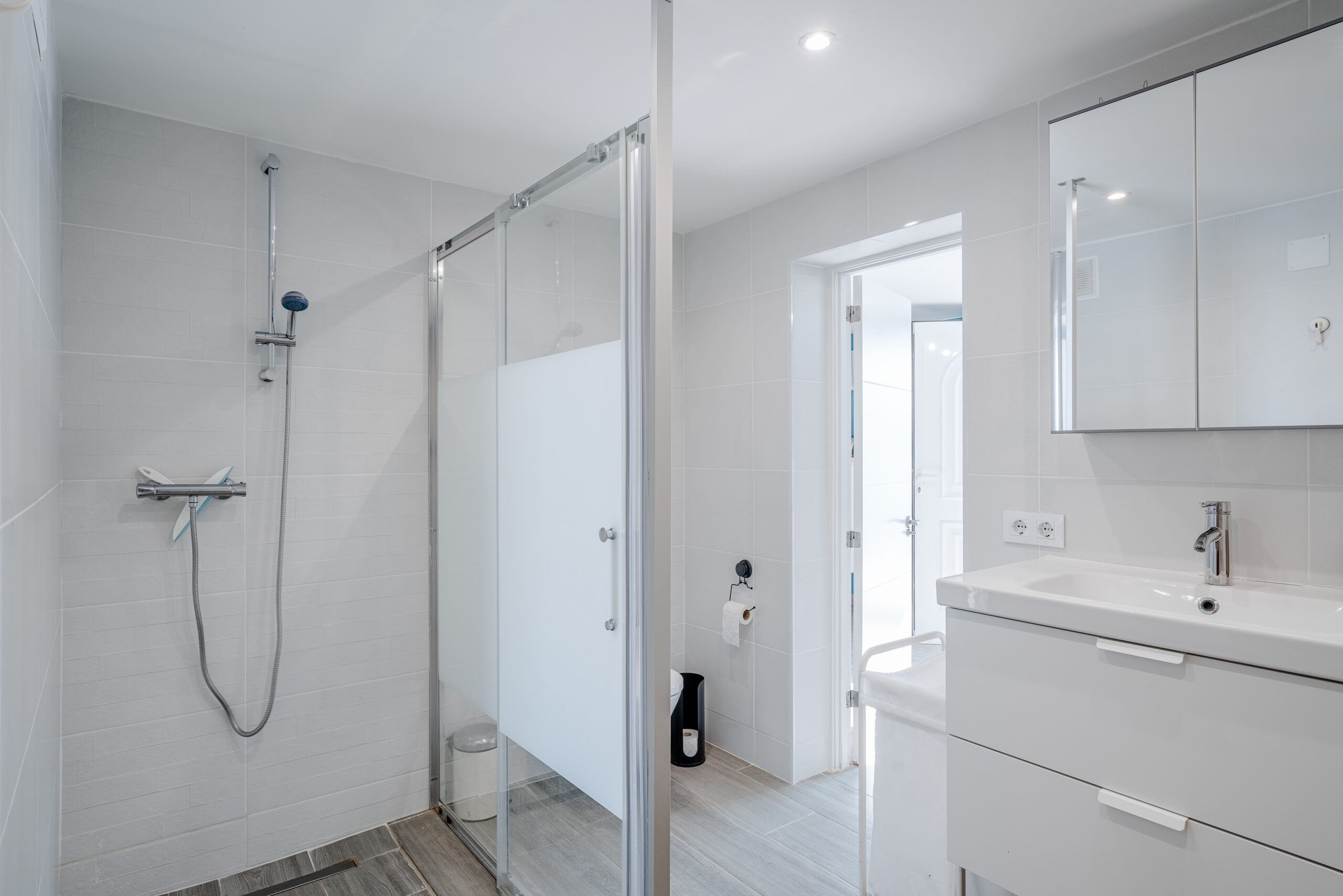 Walk-in shower bathroom in independent guest apartment of a renovated villa in Calpe