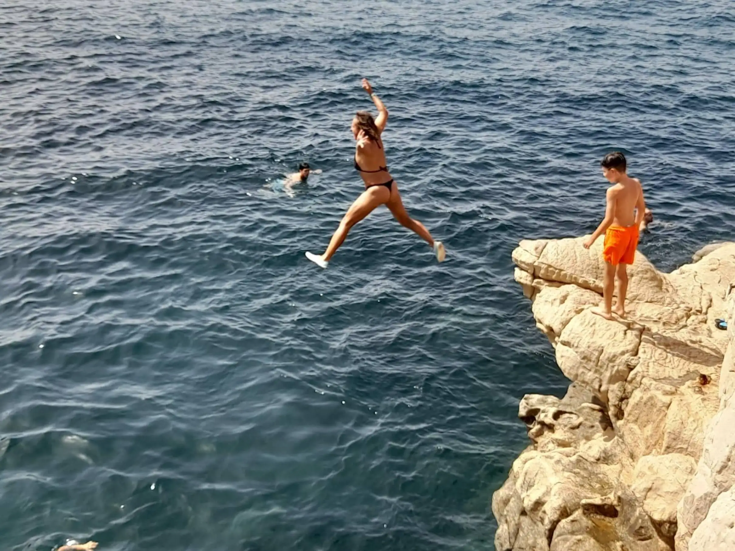 Boat tour to hidden coves near Calpe with cliff jumping and swimming