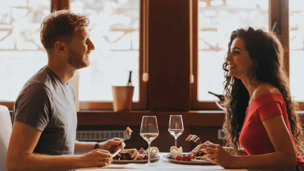 Living in Calpe with couple enjoying restaurant dining and Mediterranean lifestyle