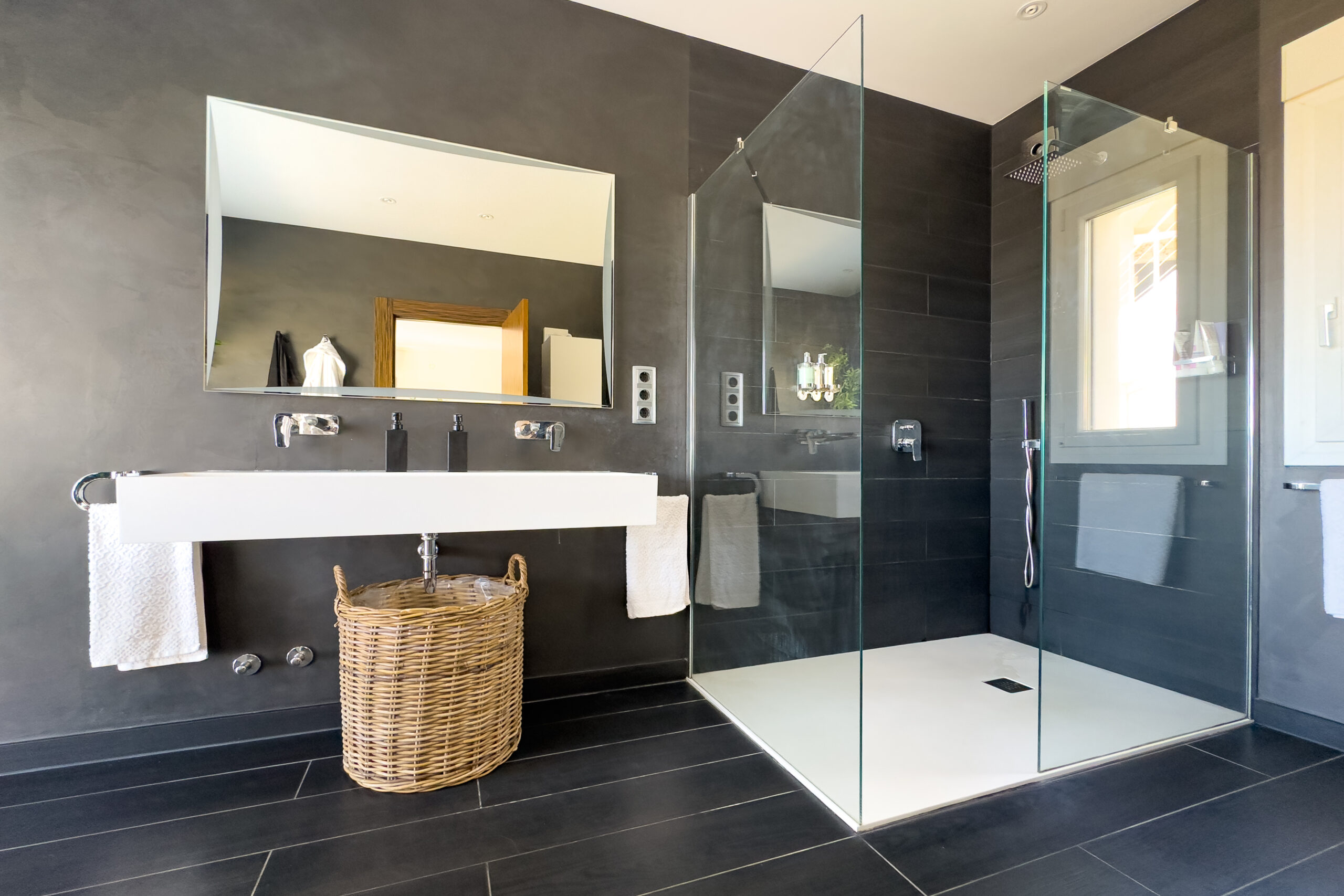 Bathroom with walk-in shower and vanity unit in a Moraira villa