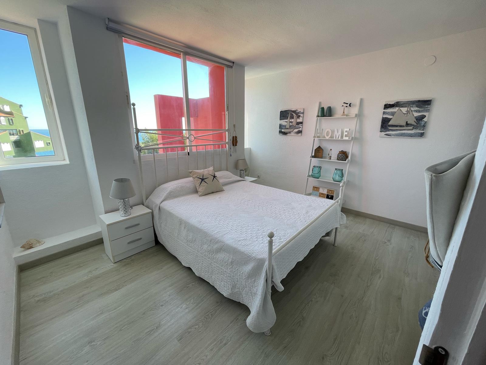 Double bedroom with natural light in La Muralla Roja apartment, Calpe