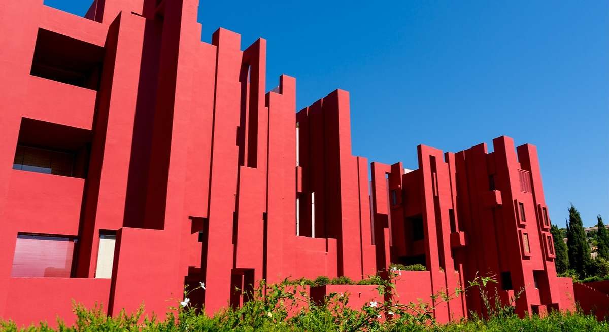La Muralla Roja building exterior in Calpe, designed by Ricardo Bofill