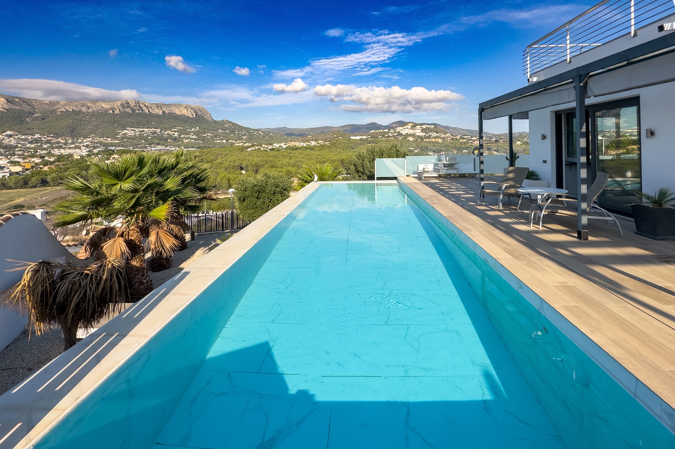 Long private pool with open mountain views in Casanova, Calpe