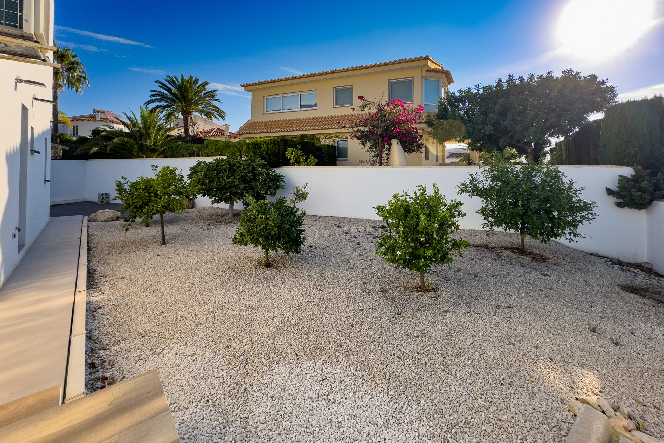 Low maintenance gravel garden at a modern villa in Casanova, Calpe