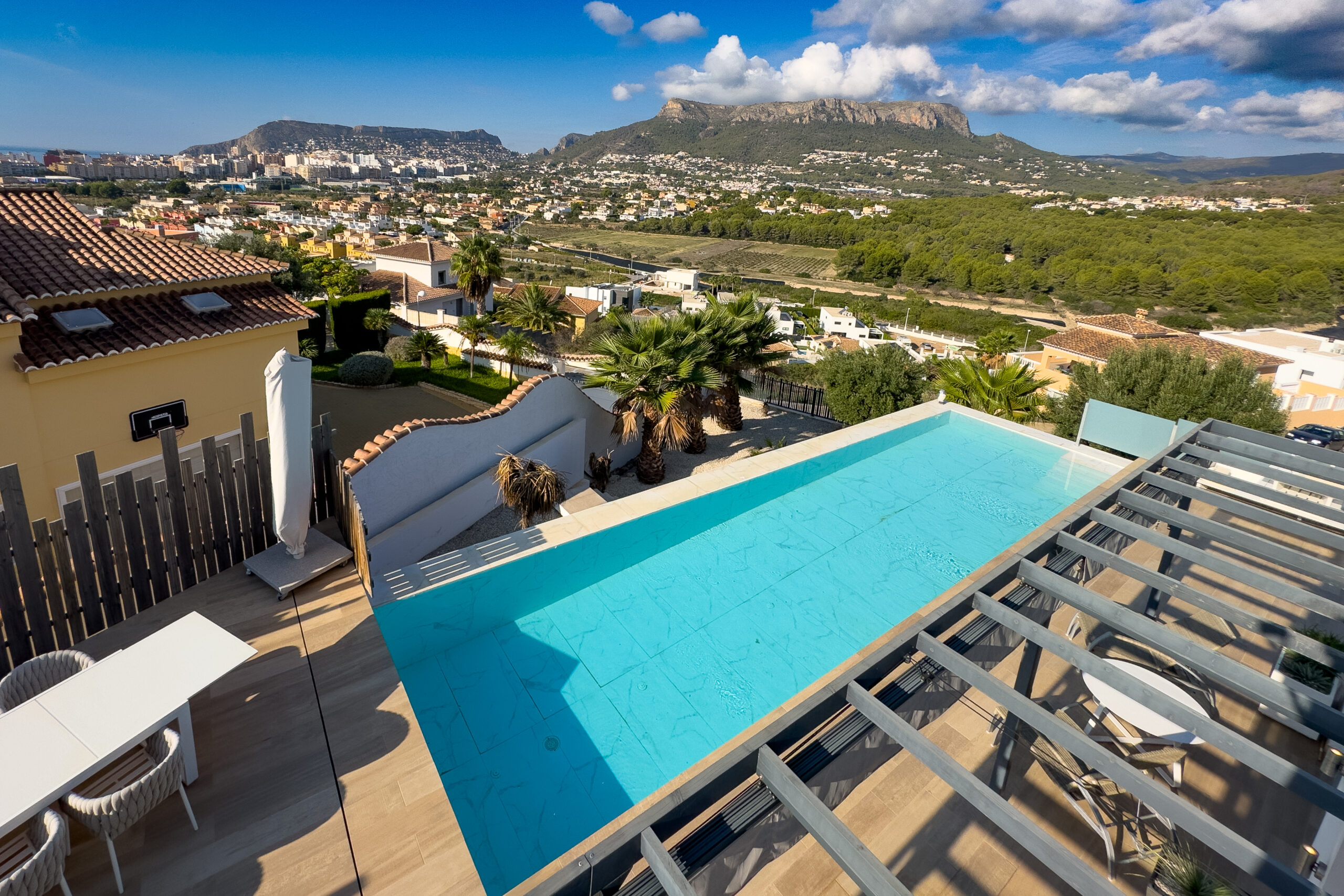Pool terrace with open views over Calpe from Casanova