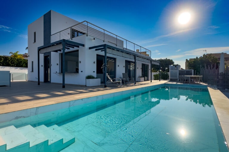 Modern Refurbished Villa in Calpe with Mountain Views