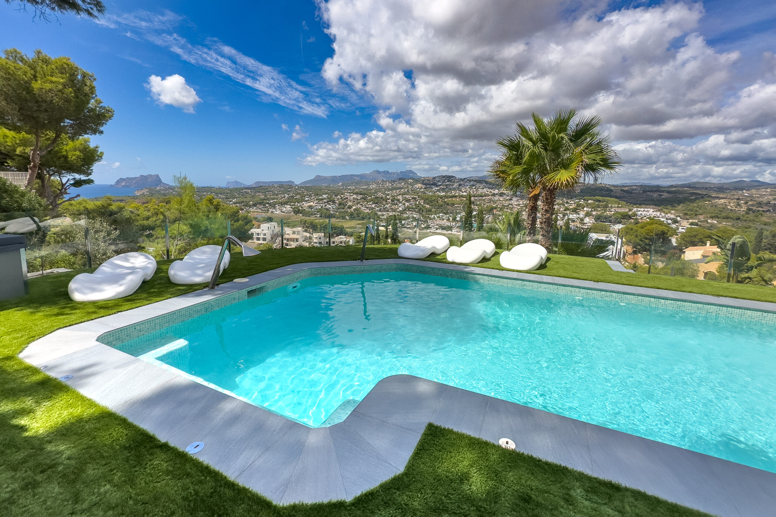 Private swimming pool with open views from villa in Moraira, Costa Blanca