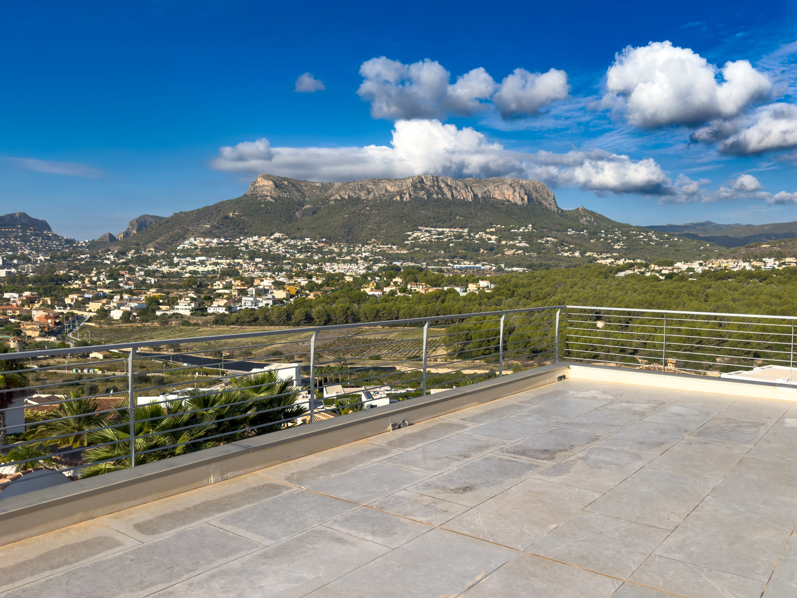 Roof terrace with panoramic mountain views over Calpe from Casanova