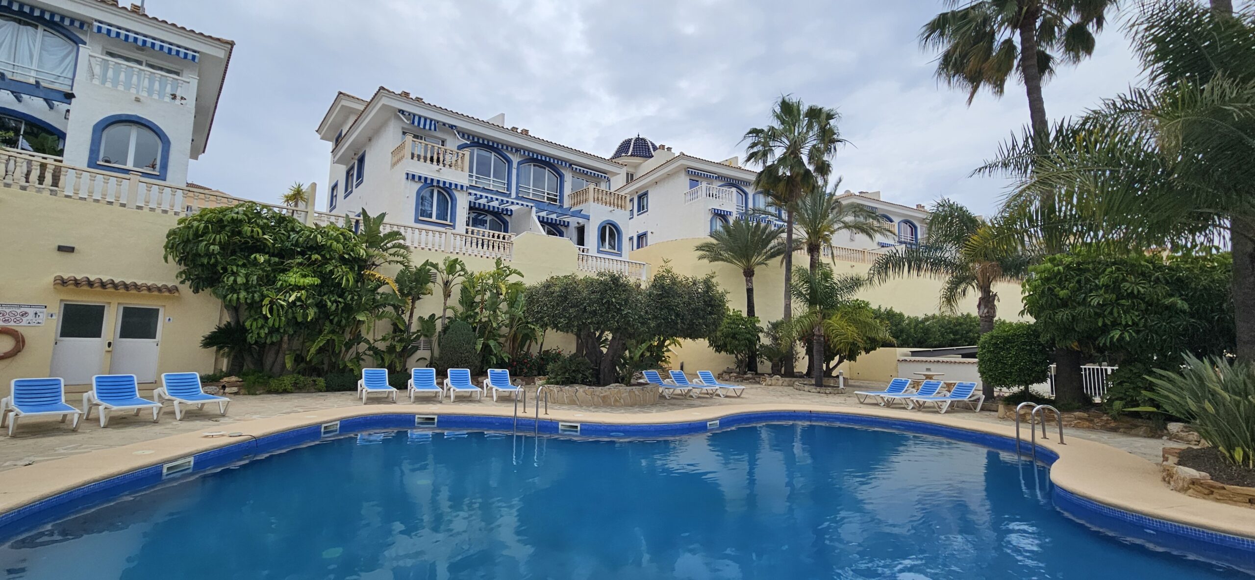 Bright Apartment with Spacious Private Terrace Near the Beach in a Popular Residential Complex, Calpe