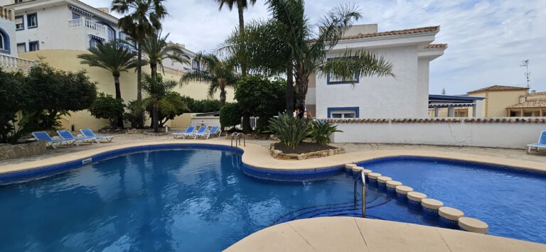 Bright Apartment with Spacious Private Terrace Near the Beach in a Popular Residential Complex, Calpe