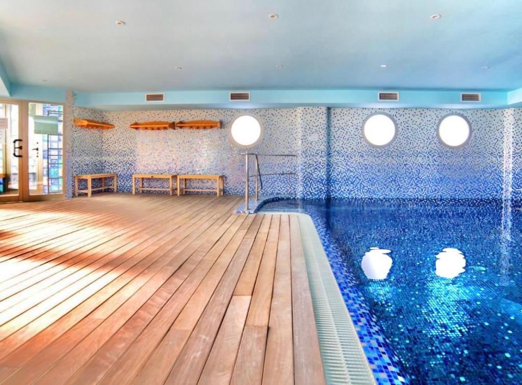 Modern Beachfront Duplex Penthouse with Panoramic Views, Calpe