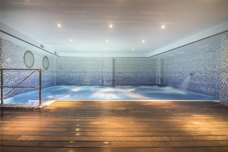 Modern Beachfront Duplex Penthouse with Panoramic Views, Calpe