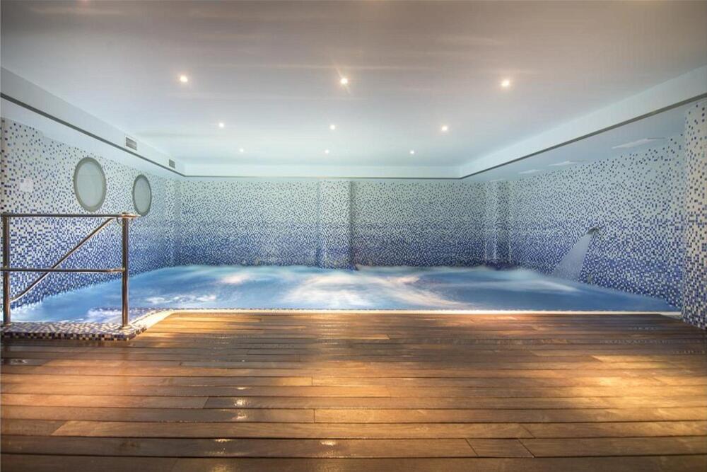 Modern Beachfront Duplex Penthouse with Panoramic Views, Calpe