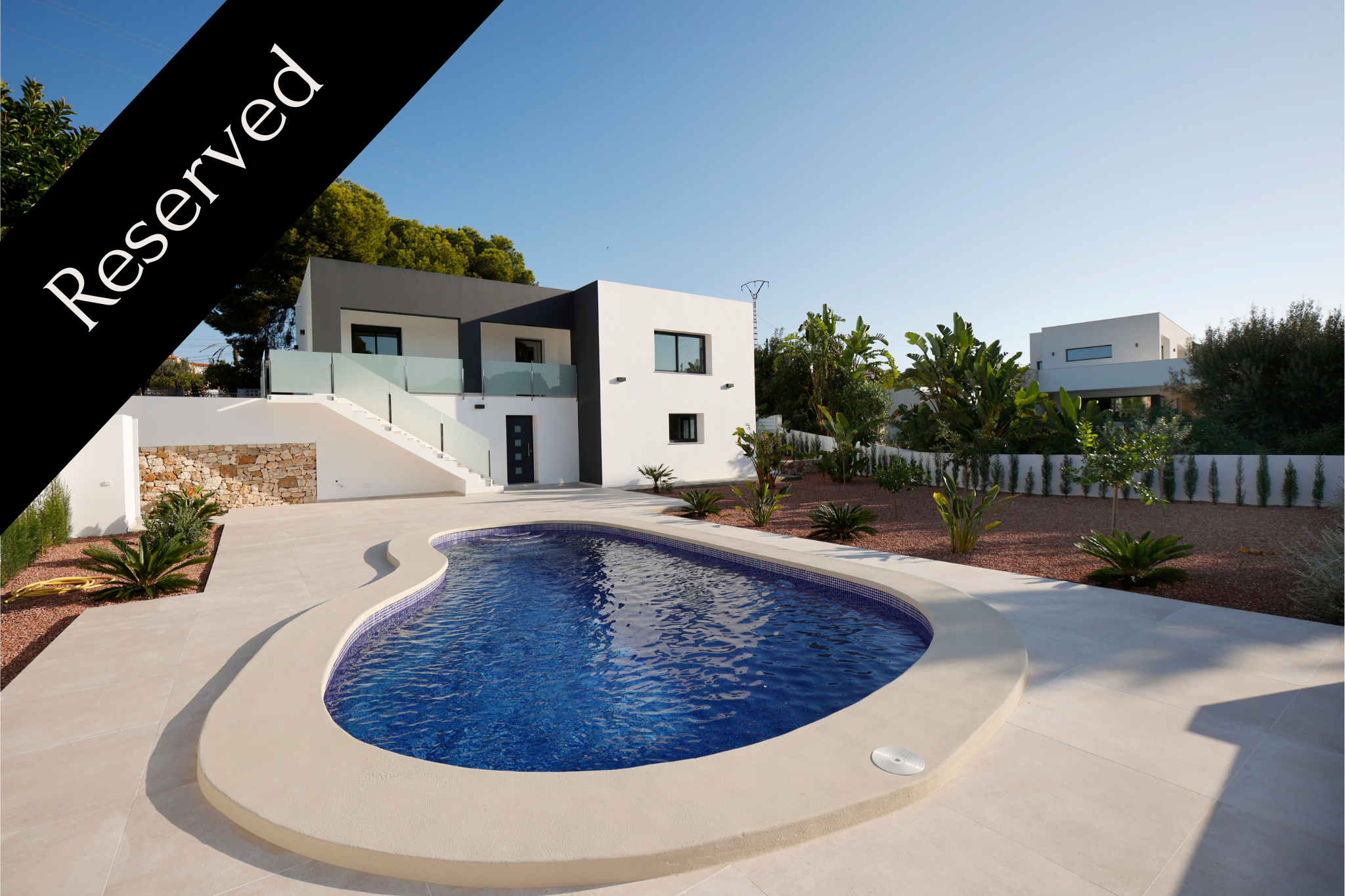 Modern Villa with Guest Apartment Walking Distance to the Beach for Sale in Calpe