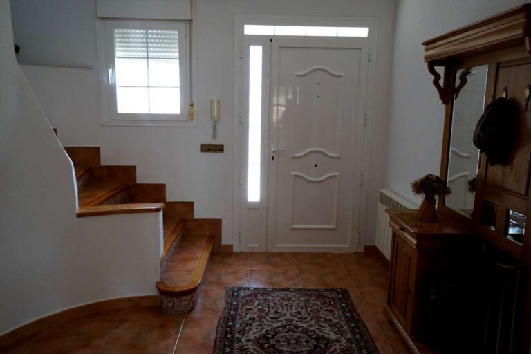 Mediterranean Villa Within a 10-Minute Walk of La Calalga Beach in Calpe