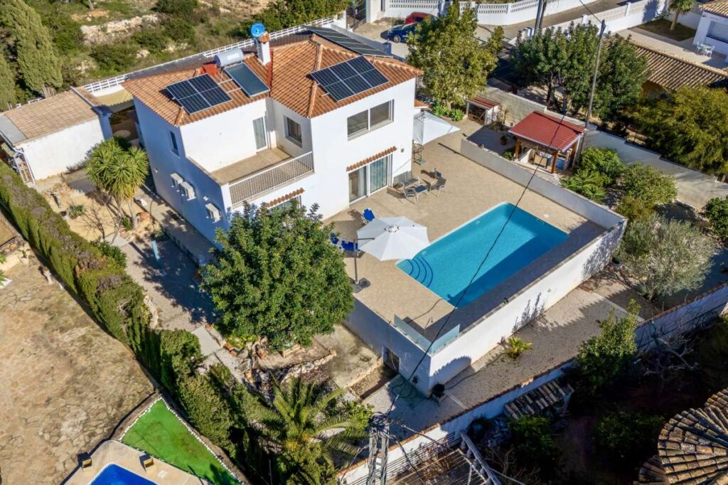 Contemporary Villa in Calpe with Private Pool in a Peaceful Residential Area