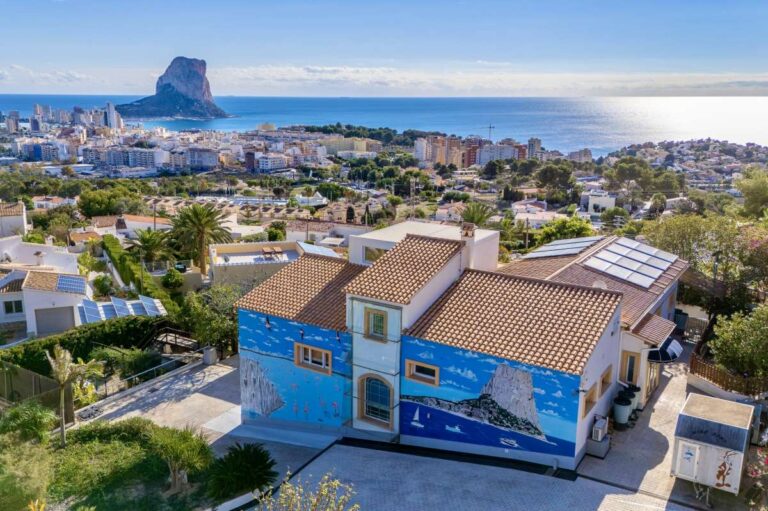 Villa with Panoramic Sea Views and Exceptional Potential