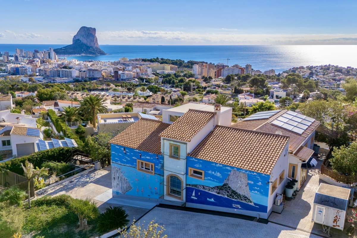 Aerial view of a private villa in Calpe with panoramic sea views, Peñón de Ifach views and spacious outdoor areas