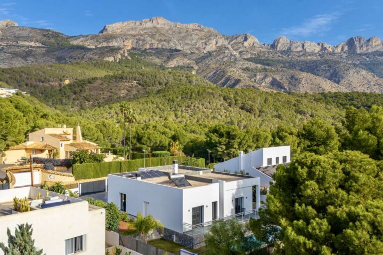 Villa moderne de plain-pied avec piscine d'eau salée à Santa Clara, Altea