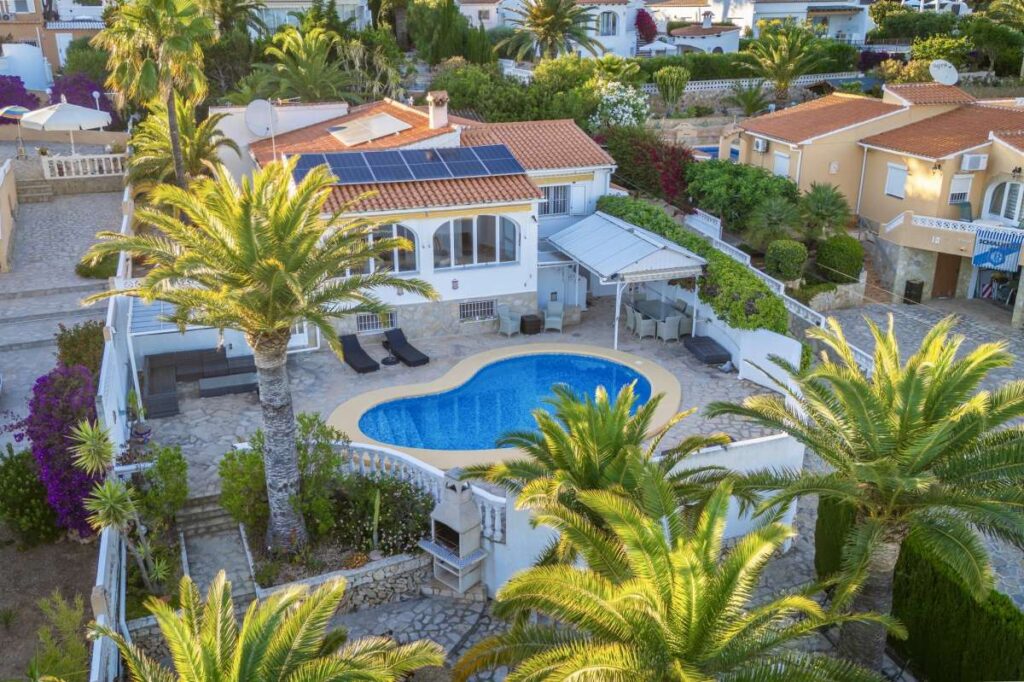 Single-Level Renovated Villa with Sea Views in Moraira