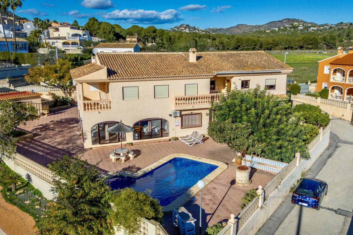 Aerial view of a spacious villa in Calpe with private swimming pool, terraces and guest apartments.