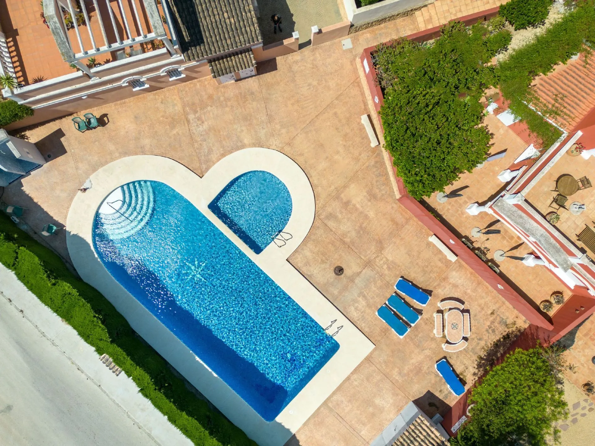 Aerial view of communal pool near bungalow in La Vallesa Calpe