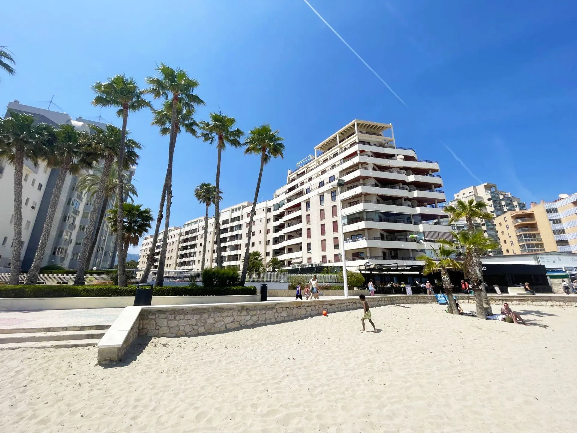 Apartment building by La Fossa beach in Calpe