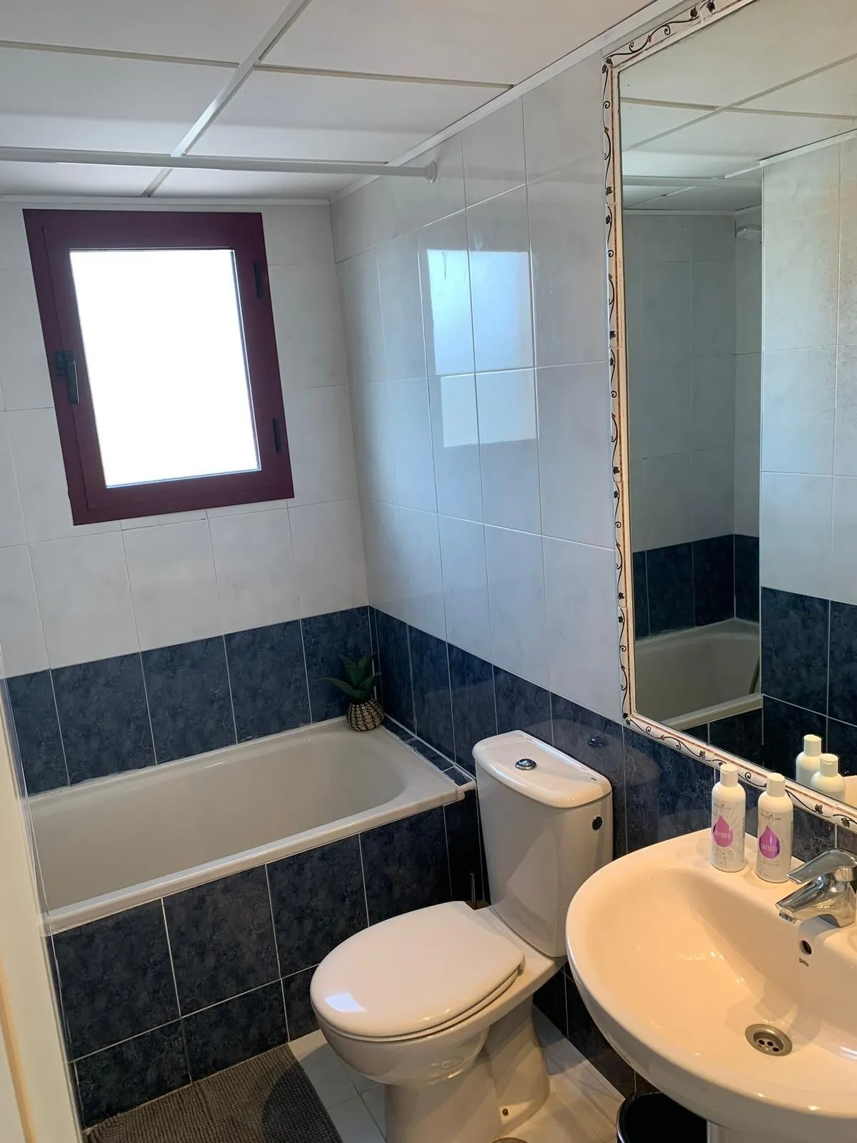 Bathroom inside duplex penthouse in La Fossa, Calpe