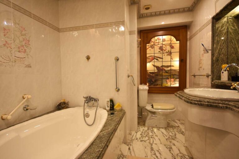 Bathroom with bath, vanity and quality finishes inside a frontline double penthouse for sale on Arenal Beach in Calpe.