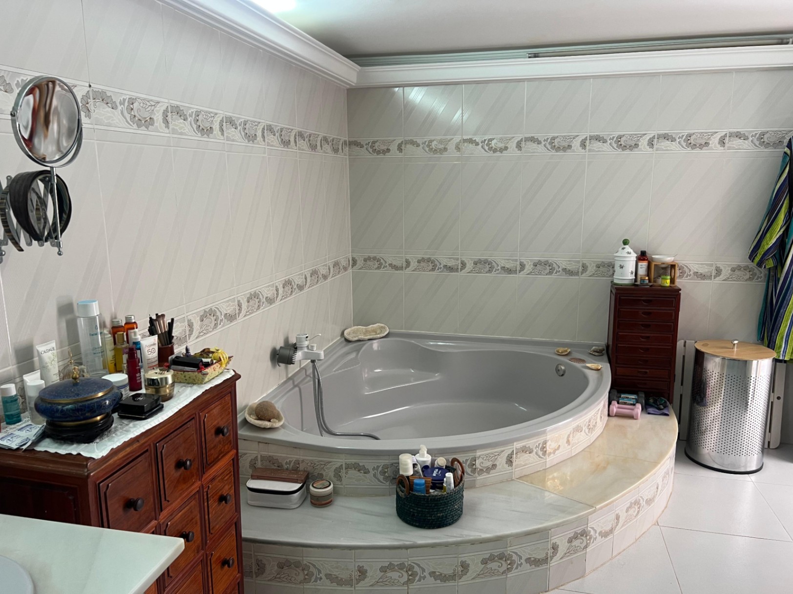 Bathroom with corner bath and vanity at villa in Buena Vista Benissa